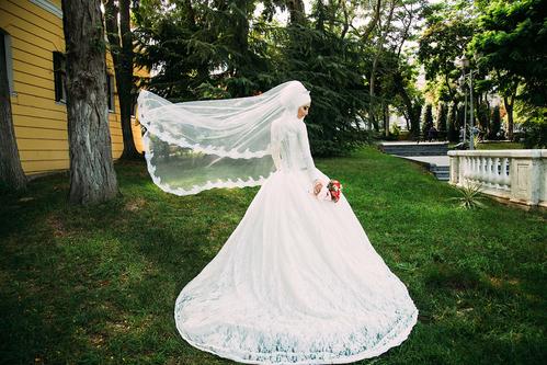 [迅雷下载]2025惊悚剧情《院子里的女人》1080p.HD中字